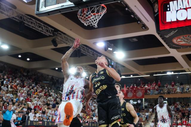 Paris Basketball's US power forward #09 Lamar Stevensn (L) scores during the French Ligue Nationale de Basket (LNB Elite) Pro A final match between AS Monaco Basket and Paris Basketball, at the Gaston Medecin arena in Monaco on June 21, 2026. (Photo by Valery HACHE / AFP)
