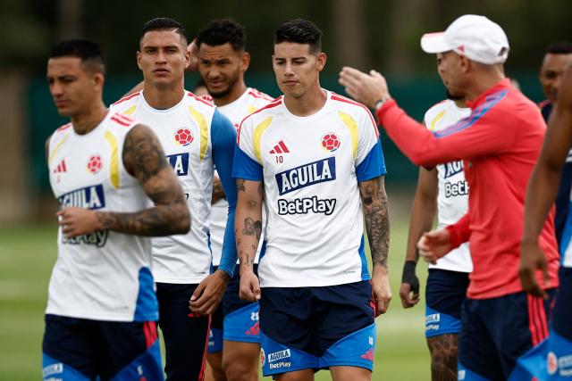 Colombia's midfielder #15 Juan Portilla (2nd L) and midfielder #10 James Rodriguez take part in a training session at the Academia Atlas FC in Zapopan, near Guadalajara, Mexico on June 21, 2026, during the 2026 World Cup football tournament.  (Photo by Ulises RUIZ / AFP)