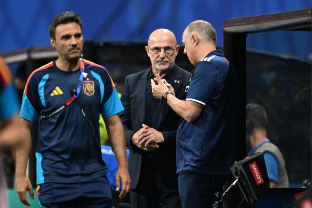 Spain's head coach Luis de la Fuente reacts during the 2026 World Cup Group H football match between Spain and Saudi Arabia at the Atlanta Stadium in Atlanta on June 21, 2026.  (Photo by ROBERTO SCHMIDT / AFP)