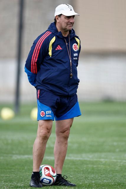 Colombia's Argentine head coach Nestor Lorenzo takes part in a training session at the Academia Atlas FC in Zapopan, near Guadalajara, Mexico on June 21, 2026, during the 2026 World Cup football tournament.  (Photo by Ulises RUIZ / AFP)