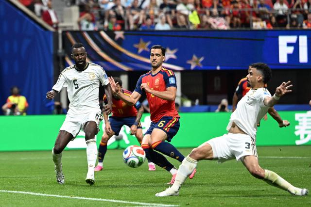 Saudi Arabia's defender #03 Ali Lajami (R) and Saudi Arabia's defender #05 Hassan Al-Tambakti (L) fights for the ball with Spain's midfielder #06 Mikel Merino (C)  during the 2026 World Cup Group H football match between Spain and Saudi Arabia at the Atlanta Stadium in Atlanta on June 21, 2026.  (Photo by ROBERTO SCHMIDT / AFP)