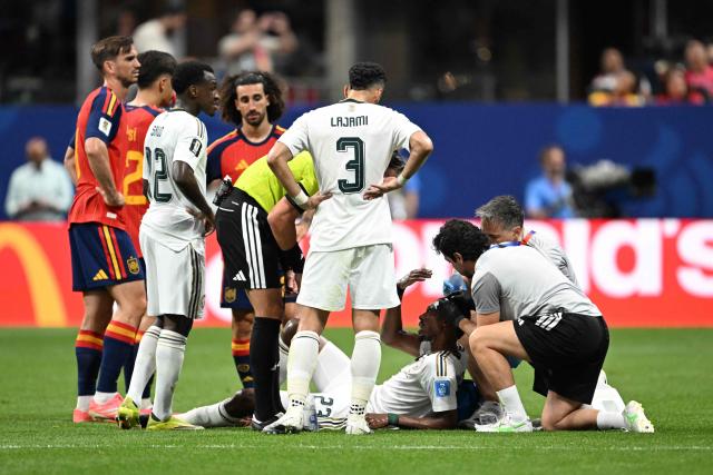Saudi Arabia's midfielder #23 Mohamed Kanno (C) receives medical attention  during the 2026 World Cup Group H football match between Spain and Saudi Arabia at the Atlanta Stadium in Atlanta on June 21, 2026.  (Photo by ROBERTO SCHMIDT / AFP)