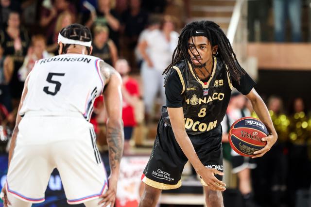 AS Monaco's French forward #08 Kyllian Michee (R) holds the ball during the French Ligue Nationale de Basket (LNB Elite) Pro A game four of the final between AS Monaco Basket and Paris Basketball, at the Gaston Medecin arena in Monaco on June 21, 2026. (Photo by Valery HACHE / AFP)