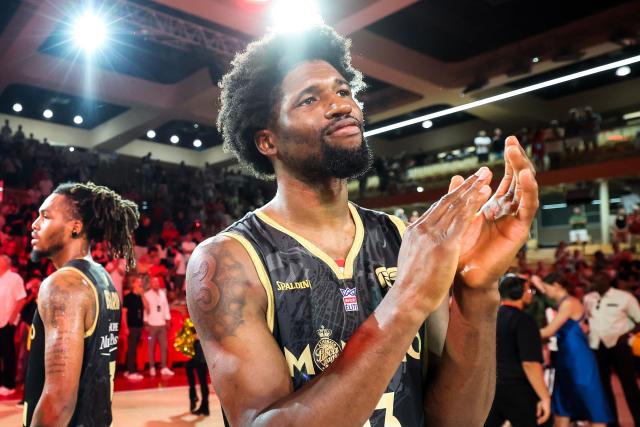 AS Monaco's US centre #13 Kevarrius Hayes celebrates after winning the French Ligue Nationale de Basket (LNB Elite) Pro A game four of the final between AS Monaco Basket and Paris Basketball, at the Gaston Medecin arena in Monaco on June 21, 2026. (Photo by Valery HACHE / AFP)