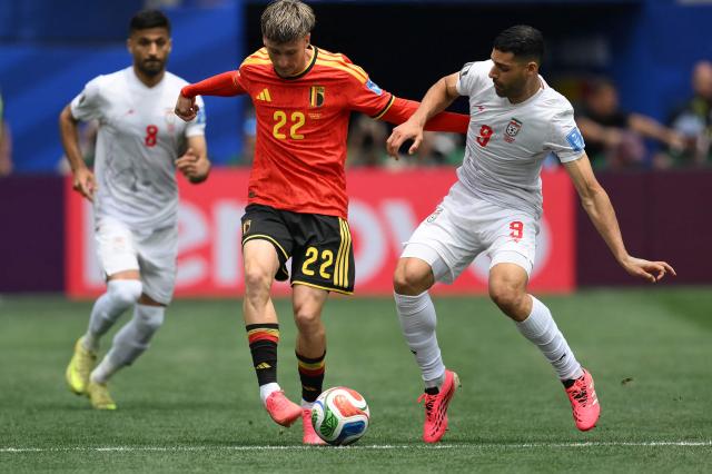 Belgium's forward #22 Alexis Saelemaekers and Iran's forward #09 Mehdi Taremi fight for the ball during the 2026 World Cup Group G football match between Belgium and Iran at the Los Angeles Stadium in Inglewood on June 21, 2026.  (Photo by Patrick T. Fallon / AFP)