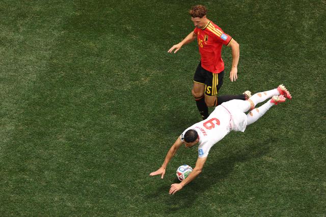 Iran's forward #09 Mehdi Taremi falls next to Belgium's defender #15 Thomas Meunier during the 2026 World Cup Group G football match between Belgium and Iran at the Los Angeles Stadium in Inglewood on June 21, 2026.  (Photo by Etienne Laurent / AFP)