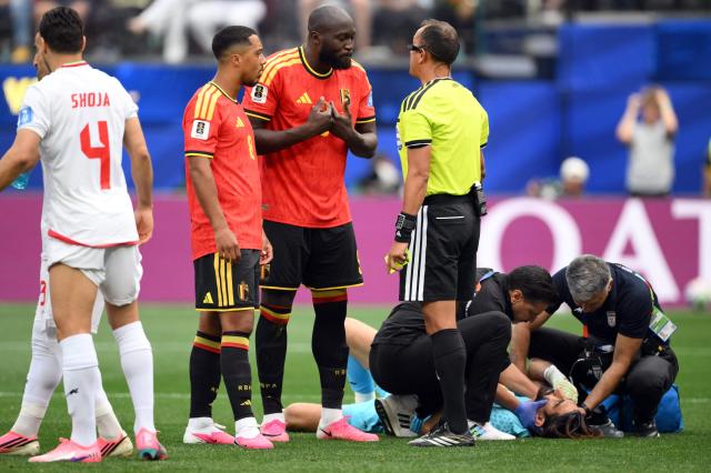 Iran's goalkeeper #01 Alireza Beiranvand receives medical attention during the 2026 World Cup Group G football match between Belgium and Iran at the Los Angeles Stadium in Inglewood on June 21, 2026.  (Photo by Patrick T. Fallon / AFP)