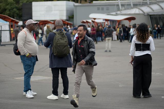 A man runs to vote at a polling station during the presidential election runoff, in Bogota on June 21, 2026. Colombians were voting on June 21 in a polarized presidential runoff that could reshape the country's fragile peace process and relations with the United States, after the most violent election campaign in a decade. (Photo by Sebastian BARROS / AFP)