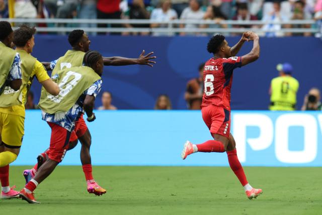 Cape Verde's midfielder #06 Kevin Pina celebrates next to teammates scoring his team's first goal during the 2026 World Cup Group H football match between Uruguay and Cape Verde at the Miami Stadium in Miami Gardens on June 21, 2026.  (Photo by PATRICIA DE MELO MOREIRA / AFP)