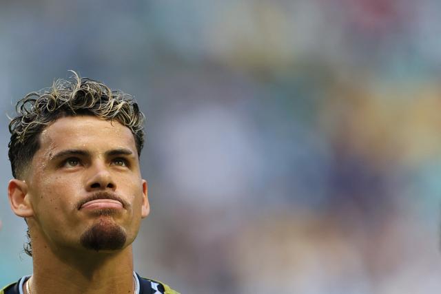 Uruguay's midfielder #20 Maximiliano Araujo gestures during the warm-up ahead of the 2026 World Cup Group H football match between Uruguay and Cape Verde at the Miami Stadium in Miami Gardens on June 21, 2026.  (Photo by PATRICIA DE MELO MOREIRA / AFP)
