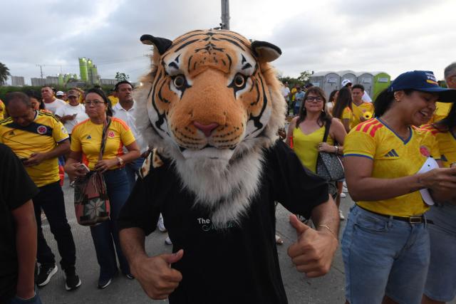 A supporter of Colombia's presidential candidate for the Defensores de la Patria movement Abelardo de la Espriella gives a thumbs up as he celebrates the results of the presidential runoff election at the Ventana al Mundo monument in Barranquilla, Colombia, on June 21, 2026. A flamboyant US-backed lawyer who has never held public office narrowly won Colombia's presidential runoff on June 21, swinging the country hard to the right on a promise to wage war against drug-running guerrilla groups. With more than 99 percent of polling centers reporting, Abelardo de la Espriella had 49.67 percent of the vote, an unassailable lead over his rival, left-wing Senator Ivan Cepeda who trailed at 48.69 percent, according to official results. (Photo by Jaime SALDARRIAGA / AFP)