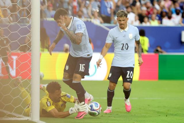 Cape Verde's goalkeeper #01 Vozinha makes a save past Uruguay's defender #16 Mathias Olivera during the 2026 World Cup Group H football match between Uruguay and Cape Verde at the Miami Stadium in Miami Gardens on June 21, 2026.  (Photo by PATRICIA DE MELO MOREIRA / AFP)