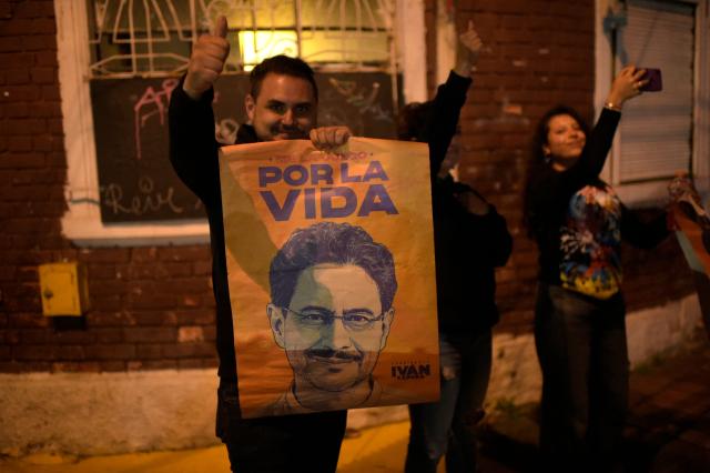 A supporter holds a poster reading "For life" with an illustrated portrait of Colombian presidential candidate Ivan Cepeda during a demonstration by backers of the ruling Pacto Historico party following the runoff election results in Bogota on June 21, 2026. A flamboyant US-backed lawyer who has never held public office narrowly won Colombia's presidential runoff Sunday, swinging the country hard to the right on a promise to wage war against drug-running guerrilla groups. With more than 99 percent of polling centers reporting, Abelardo de la Espriella had 49.67 percent of the vote, an unassailable lead over his rival, left-wing Senator Ivan Cepeda who trailed at 48.69 percent, according to official results. (Photo by Sebastian BARROS / AFP)
