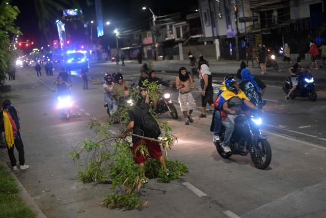 Demonstrators protest the preliminary results of the presidential runoff election in Cali, Colombia, on June 21, 2026. A flamboyant US-backed lawyer who has never held public office narrowly won Colombia's presidential runoff Sunday, swinging the country hard to the right on a promise to wage war against drug-running guerrilla groups. With more than 99 percent of polling centers reporting, Abelardo de la Espriella had 49.67 percent of the vote, an unassailable lead over his rival, left-wing Senator Ivan Cepeda who trailed at 48.69 percent, according to official results. (Photo by JOAQUIN SARMIENTO / AFP)