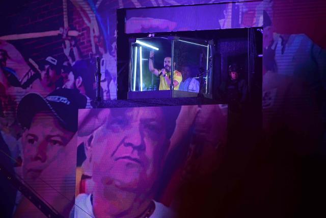 Colombia's presidential candidate for the Defensores de la Patria movement, Abelardo de la Espriella, speaks to supporters from behind bullet-proof glass following the preliminary results of the presidential runoff election at the Ventana al Mundo monument in Barranquilla, Colombia, on June 21, 2026. A flamboyant US-backed lawyer who has never held public office narrowly won Colombia's presidential runoff on June 21, swinging the country hard to the right on a promise to wage war against drug-running guerrilla groups. With just a handful of polling centers left to report, Abelardo de la Espriella had 49.65 percent of the vote -- an unassailable lead over left-wing Senator Ivan Cepeda who trailed on 48.70 percent. (Photo by Jaime SALDARRIAGA / AFP)