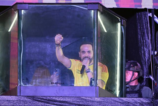 Colombia's presidential candidate for the Defensores de la Patria movement, Abelardo de la Espriella, speaks to supporters from behind bullet-proof glass following the preliminary results of the presidential runoff election at the Ventana al Mundo monument in Barranquilla, Colombia, on June 21, 2026. A flamboyant US-backed lawyer who has never held public office narrowly won Colombia's presidential runoff on June 21, swinging the country hard to the right on a promise to wage war against drug-running guerrilla groups. With just a handful of polling centers left to report, Abelardo de la Espriella had 49.65 percent of the vote -- an unassailable lead over left-wing Senator Ivan Cepeda who trailed on 48.70 percent. (Photo by Juan BARRETO / AFP)