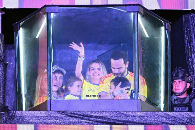 Colombia's presidential candidate for the Defensores de la Patria movement, Abelardo de la Espriella, celebrates with his family behind bullet-proof glass following the preliminary results of the presidential runoff election at the Ventana al Mundo monument in Barranquilla, Colombia, on June 21, 2026. A flamboyant US-backed lawyer who has never held public office narrowly won Colombia's presidential runoff on June 21, swinging the country hard to the right on a promise to wage war against drug-running guerrilla groups. With just a handful of polling centers left to report, Abelardo de la Espriella had 49.65 percent of the vote -- an unassailable lead over left-wing Senator Ivan Cepeda who trailed on 48.70 percent. (Photo by Juan BARRETO / AFP)