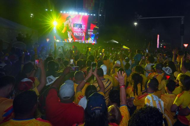 Colombia's presidential candidate for the Defensores de la Patria movement, Abelardo de la Espriella, speaks to supporters from behind bullet-proof glass following the preliminary results of the presidential runoff election at the Ventana al Mundo monument in Barranquilla, Colombia, on June 21, 2026. A flamboyant US-backed lawyer who has never held public office narrowly won Colombia's presidential runoff on June 21, swinging the country hard to the right on a promise to wage war against drug-running guerrilla groups. With just a handful of polling centers left to report, Abelardo de la Espriella had 49.65 percent of the vote -- an unassailable lead over left-wing Senator Ivan Cepeda who trailed on 48.70 percent. (Photo by Vanexa Romero / AFP)