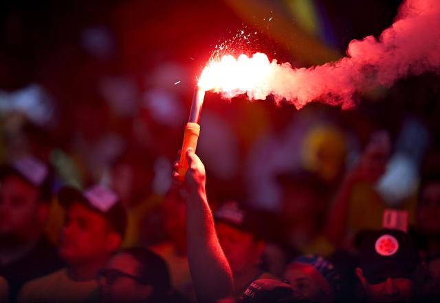 Supporters of Colombia's presidential candidate for the Defensores de la Patria movement, Abelardo de la Espriella, light flares following the preliminary results of the presidential runoff election at the Ventana al Mundo monument in Barranquilla, Colombia, on June 21, 2026. A flamboyant US-backed lawyer who has never held public office narrowly won Colombia's presidential runoff on June 21, swinging the country hard to the right on a promise to wage war against drug-running guerrilla groups. With just a handful of polling centers left to report, Abelardo de la Espriella had 49.65 percent of the vote -- an unassailable lead over left-wing Senator Ivan Cepeda who trailed on 48.70 percent. (Photo by Juan BARRETO / AFP)