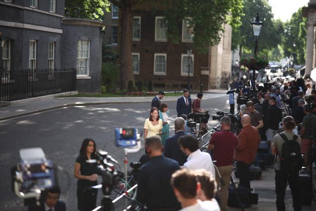 Members of the media work outside 10 Downing Street on the morning of June 22, 2026, in London as Britain's Prime Minister Keir Starmer prepares to make a statement on his future. Embattled British Prime Minister Keir Starmer could set out plans to step down as soon as Monday, UK media has reported, the same day his likely successor is expected to be sworn in as a member of parliament. (Photo by Henry Nicholls / AFP)