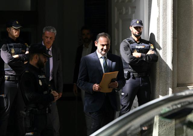 (FILES) Former Spanish Minister of Transport Jose Luis Abalos leaves the Supreme Court following his appearance for alleged corruption in Madrid on October 15, 2025. Former Socialist heavyweight and Spanish PM's ex-top aide, ex-transport minister Jose Luis Abalos has been sentenced to 24 years for graft, AFP reports on June 22, 2026. (Photo by Javier SORIANO / AFP)