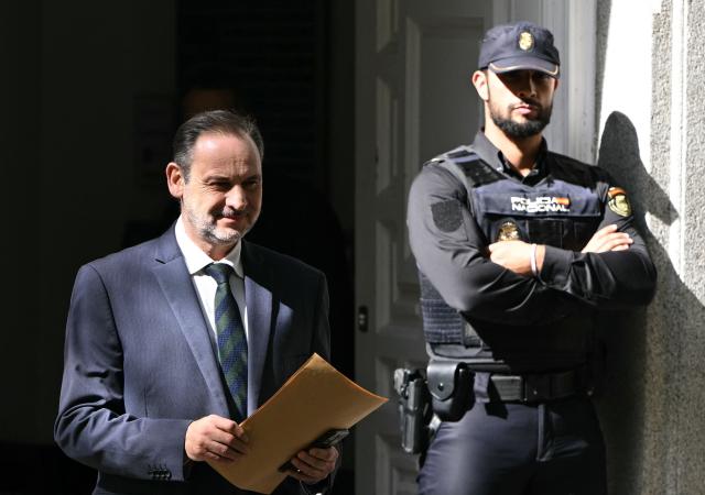 (FILES) Former Spanish Minister of Transport Jose Luis Abalos leaves the Supreme Court following his appearance for alleged corruption in Madrid on October 15, 2025. Former Socialist heavyweight and Spanish PM's ex-top aide, ex-transport minister Jose Luis Abalos has been sentenced to 24 years for graft, AFP reports on June 22, 2026. (Photo by Javier SORIANO / AFP)