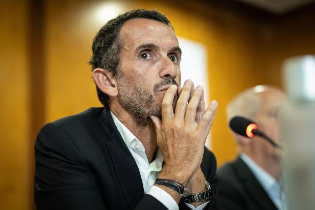 Carrefour CEO Alexandre Bompard (C) speaks during a presser at the Federation du Commerce et de la Distribution (FCD) in Paris on June 22, 2026. (Photo by Simon WOHLFAHRT / AFP)