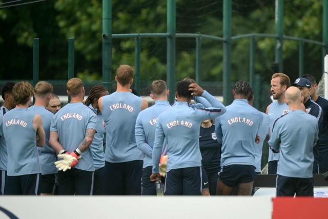 England's forward #09 Harry Kane (R) speaks to his teammates in a MD-1 training session ahead of the 2026 World Cup football tournament match between England and Ghana at Swope Soccer Village in Kansas City on June 22, 2026.  (Photo by JUAN MABROMATA / AFP)