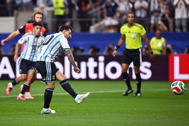 Argentina's forward #10 Lionel Messi shoots and misses a penalty kick  during the 2026 World Cup Group J football match between Argentina and Austria at the Dallas Stadium in Arlington on June 22, 2026.  (Photo by Paul ELLIS / AFP)