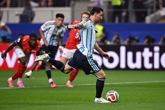 Argentina's forward #10 Lionel Messi shoots and misses a penalty kick  during the 2026 World Cup Group J football match between Argentina and Austria at the Dallas Stadium in Arlington on June 22, 2026.  (Photo by Paul ELLIS / AFP)