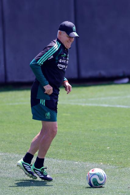 Mexico's head coach Javier Aguirre takes part in training session at Centro de Alto Rendimiento (CAR) in Mexico City on June 22, 2026, during the 2026 World Cup football tournament. (Photo by Rodrigo Oropeza / AFP)