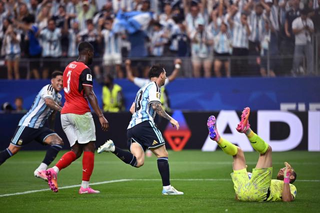 Argentina's forward #10 Lionel Messi (C) celebrates after scoring the opening goal during the 2026 World Cup Group J football match between Argentina and Austria at the Dallas Stadium in Arlington on June 22, 2026.  (Photo by Paul ELLIS / AFP)