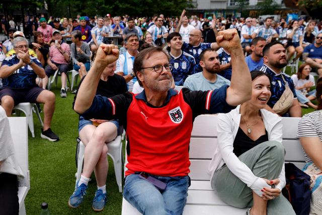 A man reacts as people attend a watch party for the 2026 World Cup football tournament match between Argentina and Austria, at Hudson Yards Backyard in New York City on June 22, 2026. (Photo by Leonardo MUNOZ / AFP)