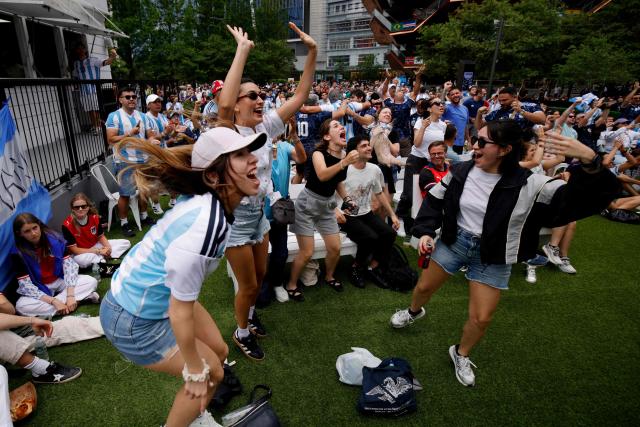Argentina fans celebrate a goal as they attend a watch party for the 2026 World Cup football tournament match between Argentina and Austria, at Hudson Yards Backyard in New York City on June 22, 2026. (Photo by Leonardo MUNOZ / AFP)