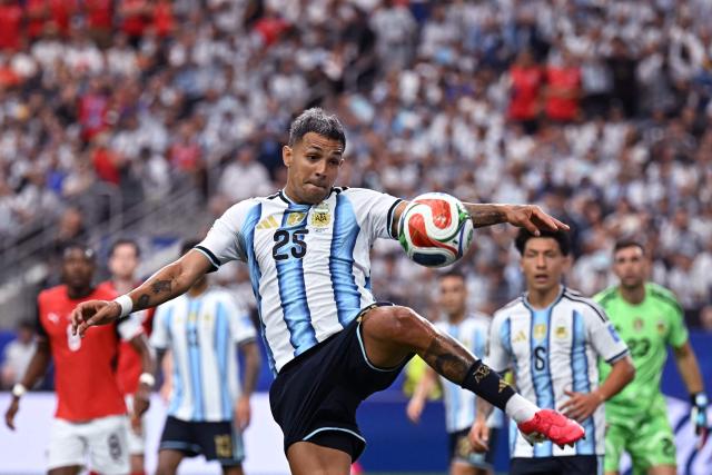 Argentina's defender #25 Facundo Medina kicks the ball during the 2026 World Cup Group J football match between Argentina and Austria at the Dallas Stadium in Arlington on June 22, 2026.  (Photo by Paul ELLIS / AFP)