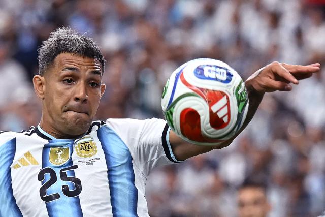 Argentina's defender #25 Facundo Medina kicks the ball during the 2026 World Cup Group J football match between Argentina and Austria at the Dallas Stadium in Arlington on June 22, 2026.  (Photo by Paul ELLIS / AFP)