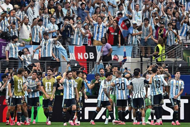 Argentina's players celebrate their second goal during the 2026 World Cup Group J football match between Argentina and Austria at the Dallas Stadium in Arlington on June 22, 2026.  (Photo by Paul ELLIS / AFP)