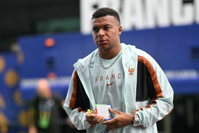 France's forward #10 Kylian Mbappe arrives ahead of the 2026 World Cup Group I football match between France and Iraq at the Philadelphia Stadium in Philadelphia on June 22, 2026.  (Photo by Mauro PIMENTEL / AFP)