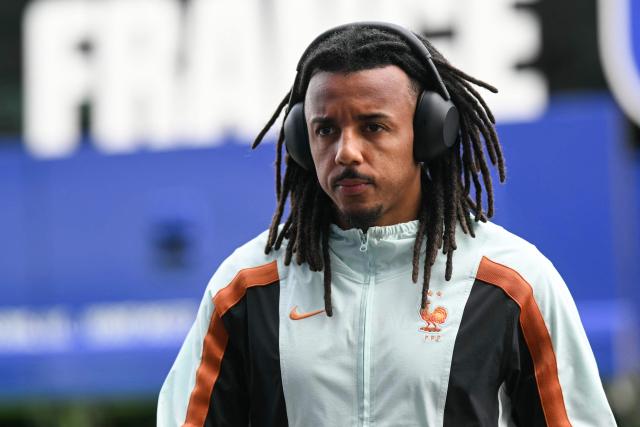 France's defender #05 Jules Kounde arrives ahead of the 2026 World Cup Group I football match between France and Iraq at the Philadelphia Stadium in Philadelphia on June 22, 2026.  (Photo by Mauro PIMENTEL / AFP)