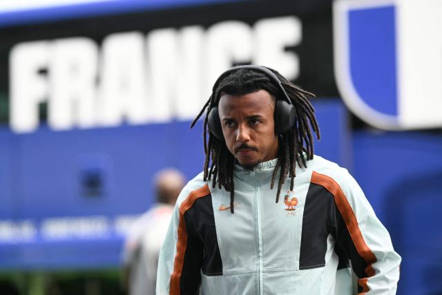 France's defender #05 Jules Kounde arrives ahead of the 2026 World Cup Group I football match between France and Iraq at the Philadelphia Stadium in Philadelphia on June 22, 2026.  (Photo by Mauro PIMENTEL / AFP)