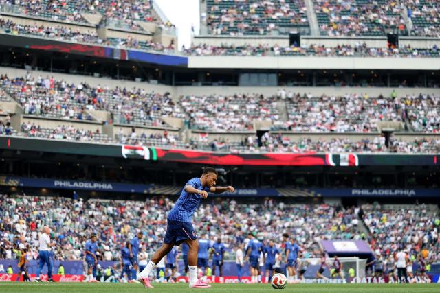 France's forward #10 Kylian Mbappe takes part in the warm-up ahead of the 2026 World Cup Group I football match between France and Iraq at the Philadelphia Stadium in Philadelphia on June 22, 2026.  (Photo by FRANCK FIFE / AFP)