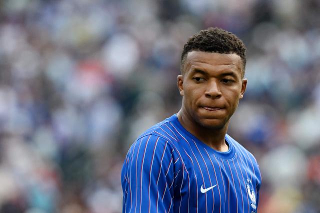 France's forward #10 Kylian Mbappe warms up ahead of the 2026 World Cup Group I football match between France and Iraq at the Philadelphia Stadium in Philadelphia on June 22, 2026.  (Photo by ROBERTO SCHMIDT / AFP)