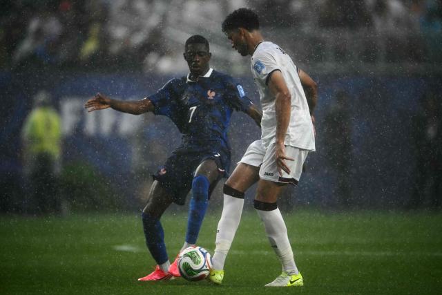 France's forward #07 Ousmane Dembele and Iraq's defender #04 Zaid Tahseen fight for the ball the 2026 World Cup Group I football match between France and Iraq at the Philadelphia Stadium in Philadelphia on June 22, 2026.  (Photo by Mauro PIMENTEL / AFP)