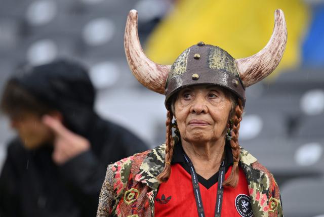 A Norwegian fan wears a horned helmet ahead of the 2026 World Cup Group I football match between Norway and Senegal at the New York/New Jersey Stadium in East Rutherford on June 22, 2026.  (Photo by ANGELA WEISS / AFP)