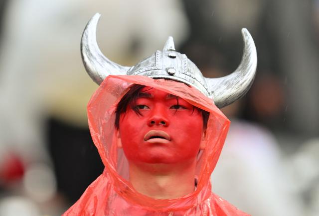 A Norwegian fan wears a horned helmet ahead of the 2026 World Cup Group I football match between Norway and Senegal at the New York/New Jersey Stadium in East Rutherford on June 22, 2026.  (Photo by ANGELA WEISS / AFP)