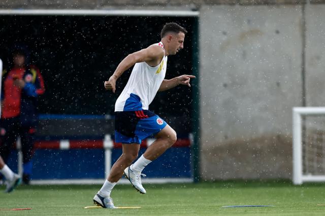 Colombia's defender #04 Santiago Arias takes part in a MD-1 training session ahead of the 2026 World Cup football tournament match between Colombia and DR Congo at Academia Atlas FC in Guadalajara on June 22, 2026.  (Photo by Ulises RUIZ / AFP)