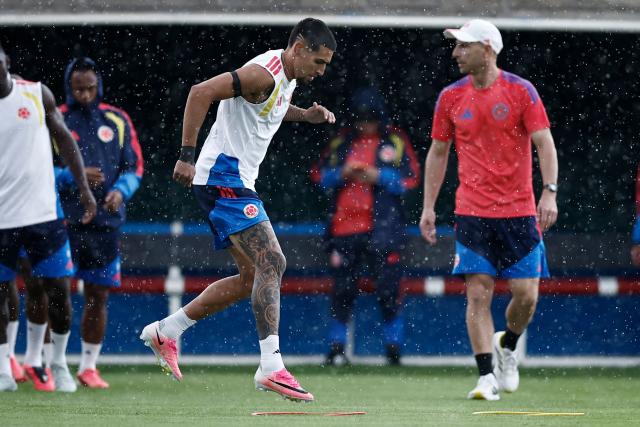 Colombia's defender #02 Daniel Munoz takes part in a MD-1 training session ahead of the 2026 World Cup football tournament match between Colombia and DR Congo at Academia Atlas FC in Guadalajara on June 22, 2026.  (Photo by Ulises RUIZ / AFP)