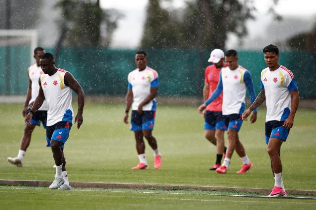 Colombia's defender #22 Deiver Machado and midfielder #06 Richard Rios take part in a MD-1 training session ahead of the 2026 World Cup football tournament match between Colombia and DR Congo at Academia Atlas FC in Guadalajara on June 22, 2026.  (Photo by Ulises RUIZ / AFP)