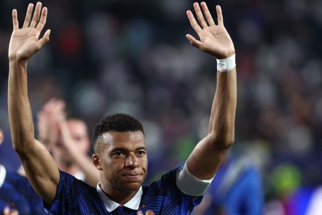 France's forward #10 Kylian Mbappe celebrates with fans after winning the 2026 World Cup Group I football match between France and Iraq at the Philadelphia Stadium in Philadelphia on June 22, 2026.  (Photo by FRANCK FIFE / AFP)