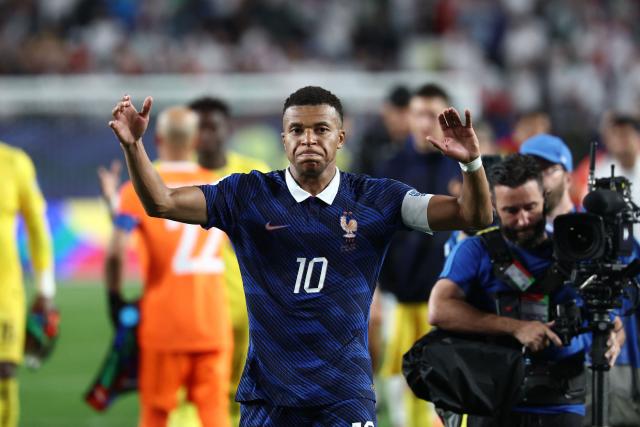 France's forward #10 Kylian Mbappe celebrates with fans after winning the 2026 World Cup Group I football match between France and Iraq at the Philadelphia Stadium in Philadelphia on June 22, 2026.  (Photo by FRANCK FIFE / AFP)